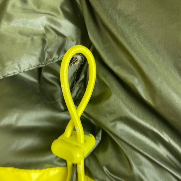 Aritzia TNA Puffer Jacket Mega Shorty Yellow Small - Picture 11 of 16